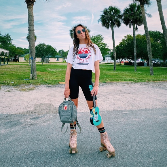 Meet your Posher, Kate - Picture 2 of 4